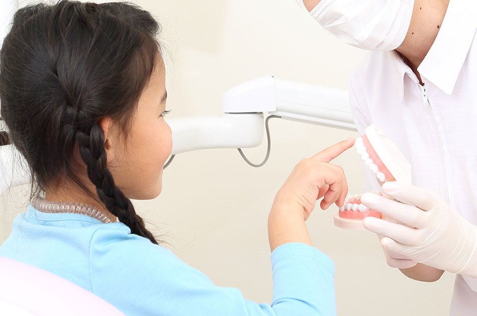 女性医師と経験豊かなスタッフ